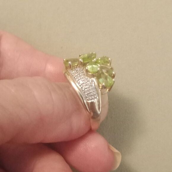 Peridot and Earth mined diamond ring size 8 - Picture 4 of 7